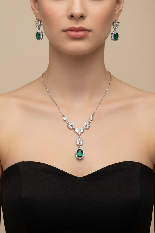 Jewelry set with emerald green stones 