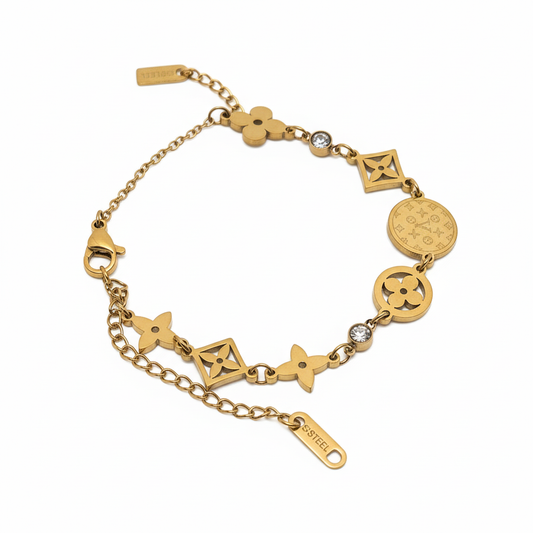 Uniform front view of clover bracelet